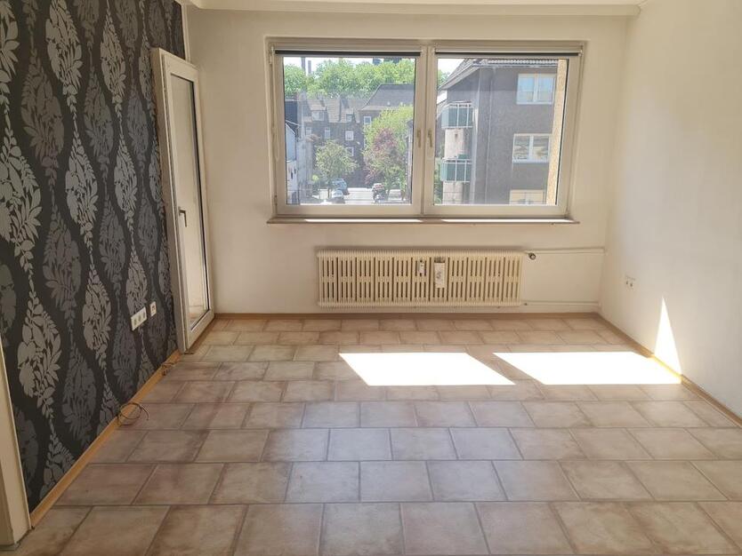 4-Zimmer-Wohnung im 2. OG mit Balkon zu vermieten!