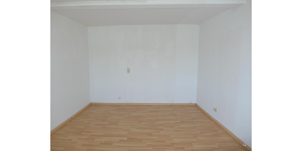 Dachgeschoßwohnung Limbach-Oberfrohna Oberfrohna - 3 Zimmer, 72 m&sup2;, 360&euro; | Angebot:25902838