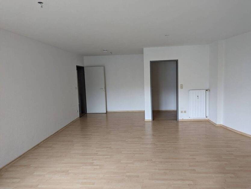 3 Zimmer Wohnung, 3. OG mit Aufzug - Tiefgarage - Balkon - Gäste WC