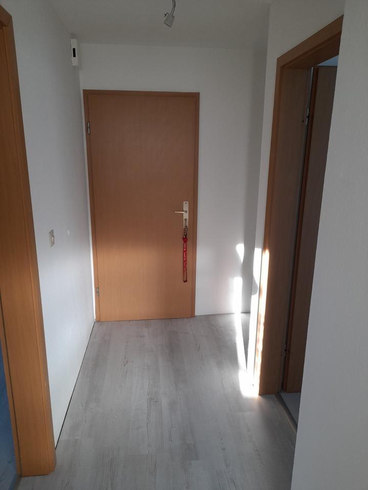 Biete schöne zwei Raum Wohnung