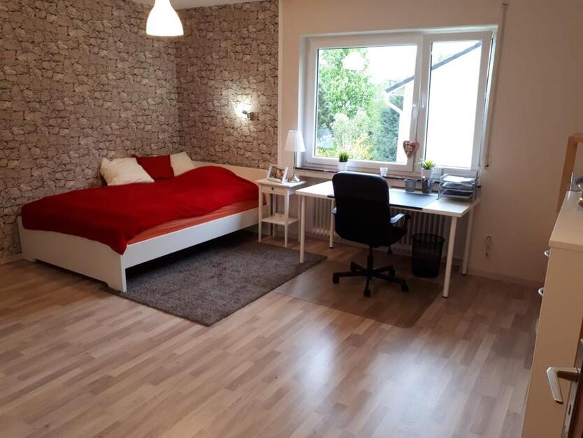 WG-Zimmer in 3er Frauen-WG (anteilig 43qm) in großzügiger Wohnung