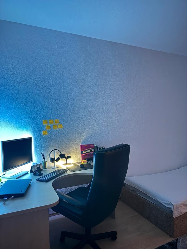 Freies Zimmer in 3er-WG - zentral & mit Balkon