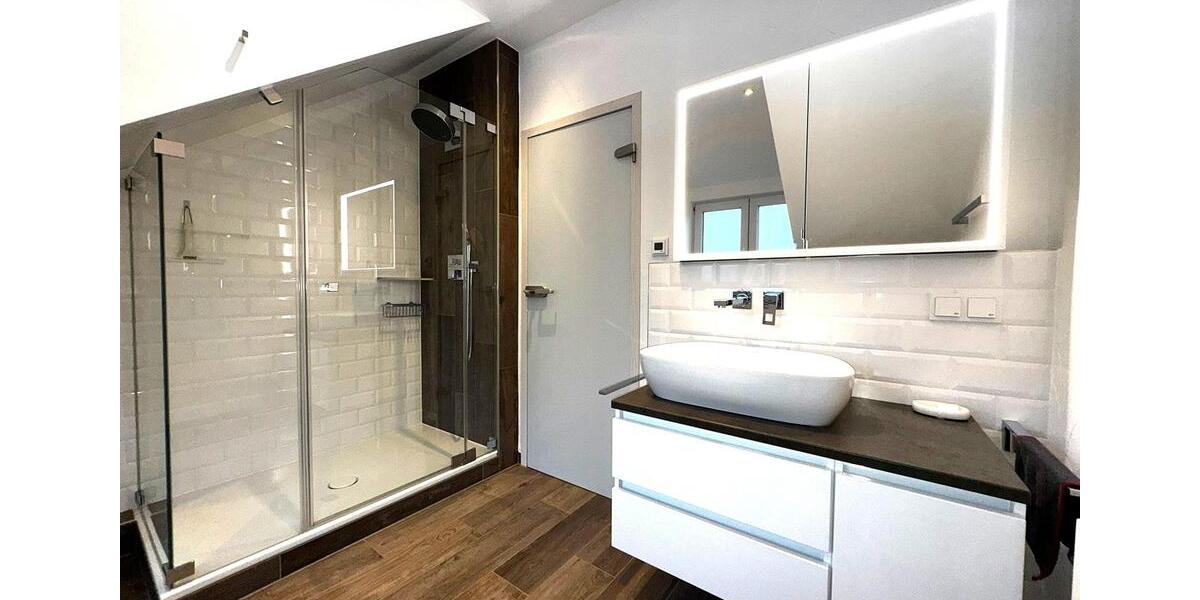 Dachgeschoßwohnung Wiesbaden Mainz-Kastel - 2 Zimmer, 65 m&sup2;, 1.160&euro; | Angebot:25899521