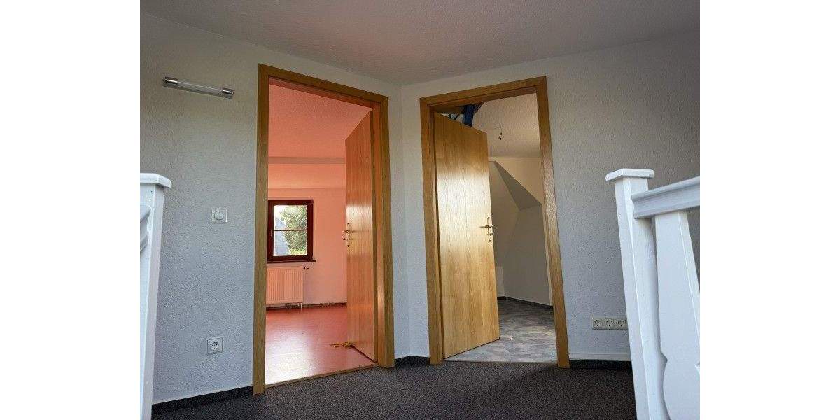 Etagenwohnung Kriebstein Grünlichtenberg - 3 Zimmer, 120 m&sup2;, 990&euro; | Angebot:25729251