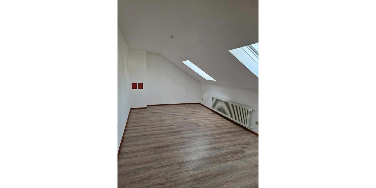 Wohnen auf Zeit Overath - 8 Zimmer, 215 m&sup2;, 1.750&euro; | Angebot:25449547