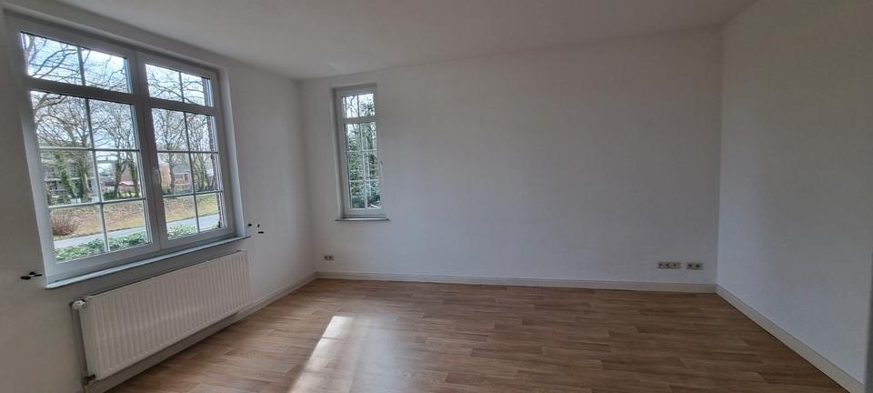 Einfamilienhaus Wiesmoor - 8 Zimmer, 165 m&sup2;, 1.300&euro; | Angebot:26051502