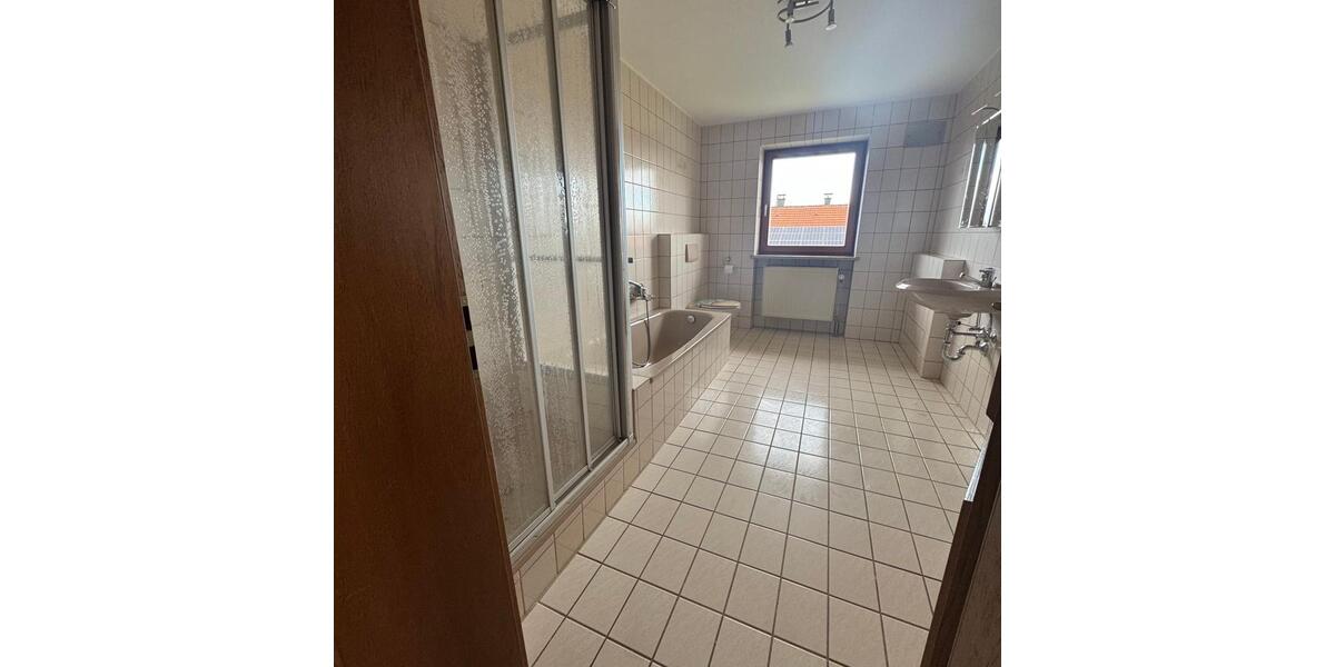 Etagenwohnung Wittibreut - 4 Zimmer, 127 m&sup2;, 710&euro; | Angebot:26004640