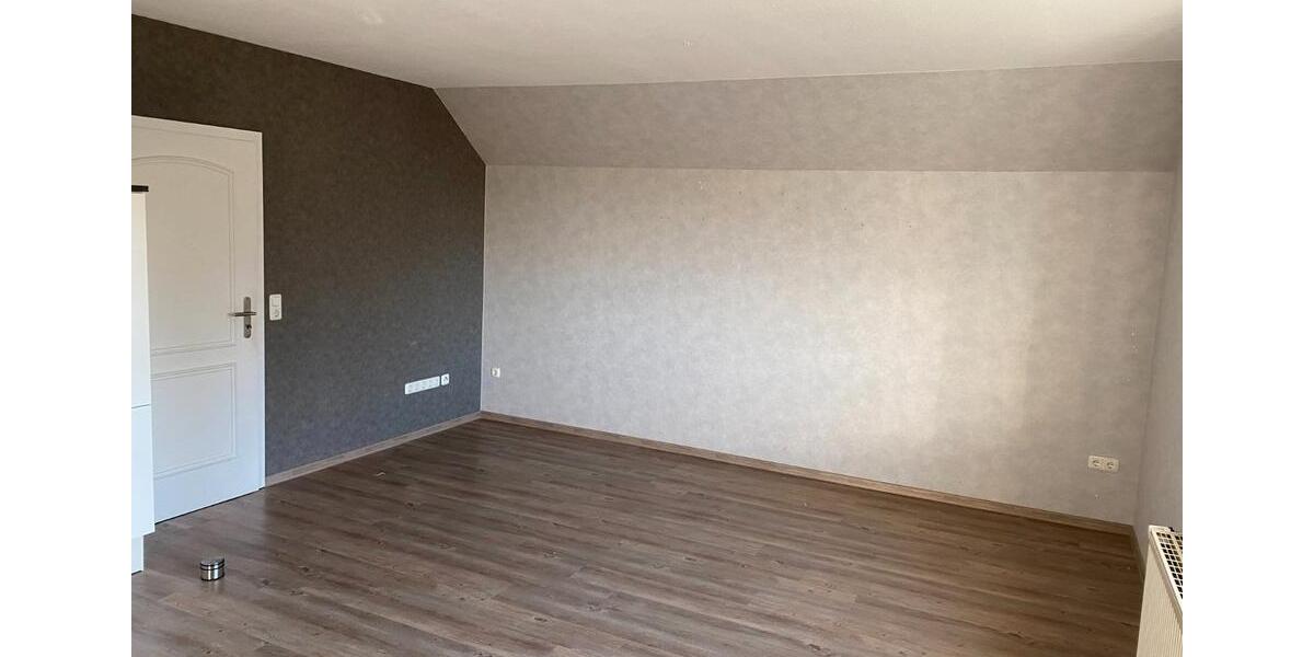 Dachgeschoßwohnung Varel - 3 Zimmer, 101 m&sup2;, 775&euro; | Angebot:26429416