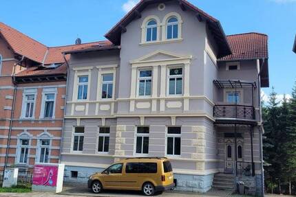 **große Dachgeschoßwohnung**