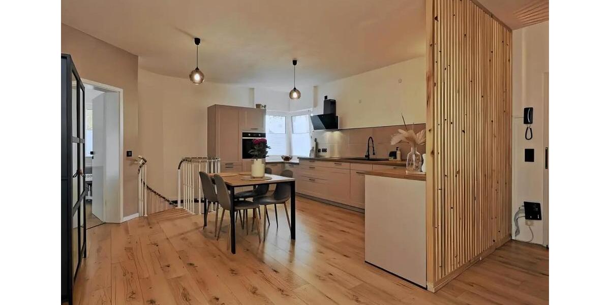 Maisonettenwohnung Duisburg Rheinhausen - 7 Zimmer, 210 m&sup2;, 2.499&euro; | Angebot:26702259