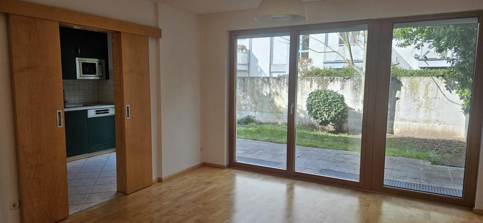 Erdgeschoßwohnung Frankfurt am Main Mitte-West - 4 Zimmer, 128 m&sup2;, 2.050&euro; | Angebot:25923522