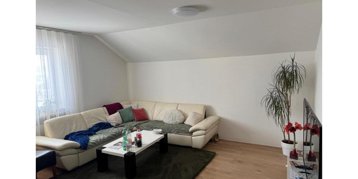 Dachgeschoßwohnung Wenzenbach - 3 Zimmer, 90 m&sup2;, 900&euro; | Angebot:25899366