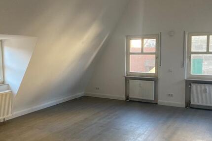 helle Maisonette Wohnung im Herzen von Altdorf - sanierter Altbau zimmer