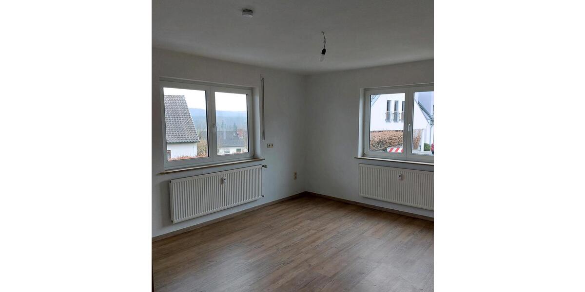 Hochparterre Hallerndorf - 2 Zimmer, 90 m&sup2;, 950&euro; | Angebot:25931426