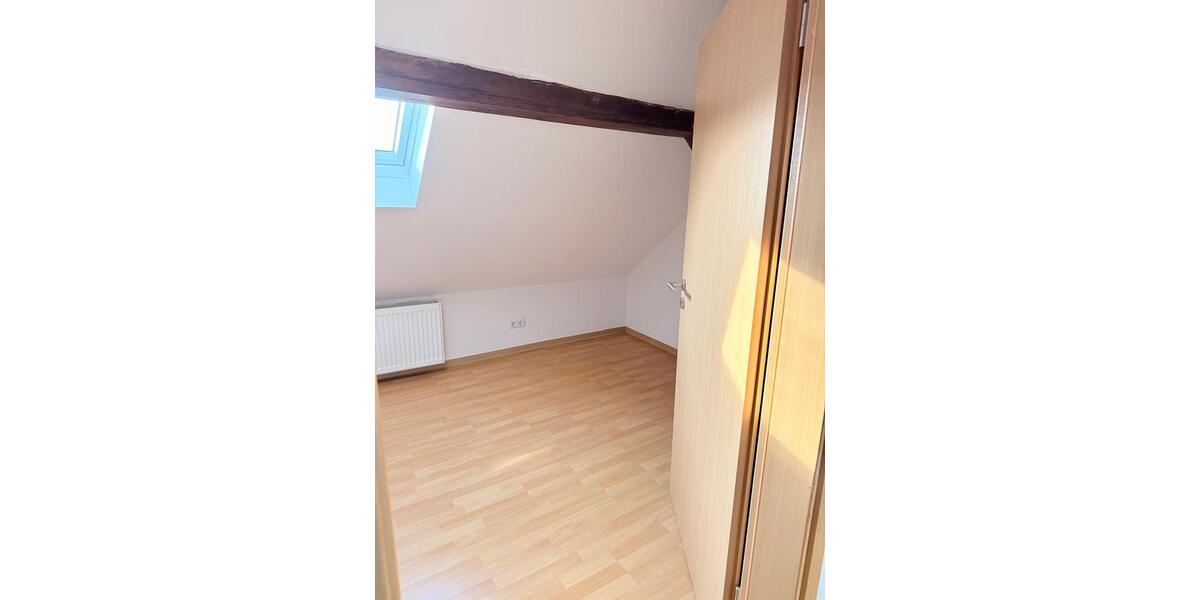 Dachgeschoßwohnung Ronshausen - 3 Zimmer, 70 m&sup2;, 700&euro; | Angebot:26243014