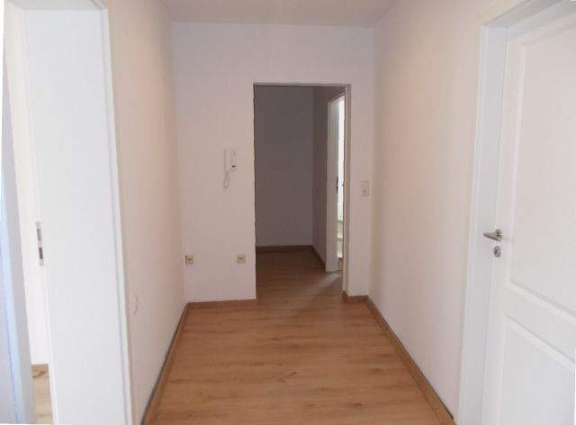 Schicke Wohnung in Top Zustand mit, überdachtem Balkon im 1. OG eines 3 FHS in St. Ingbert - Rohrbach