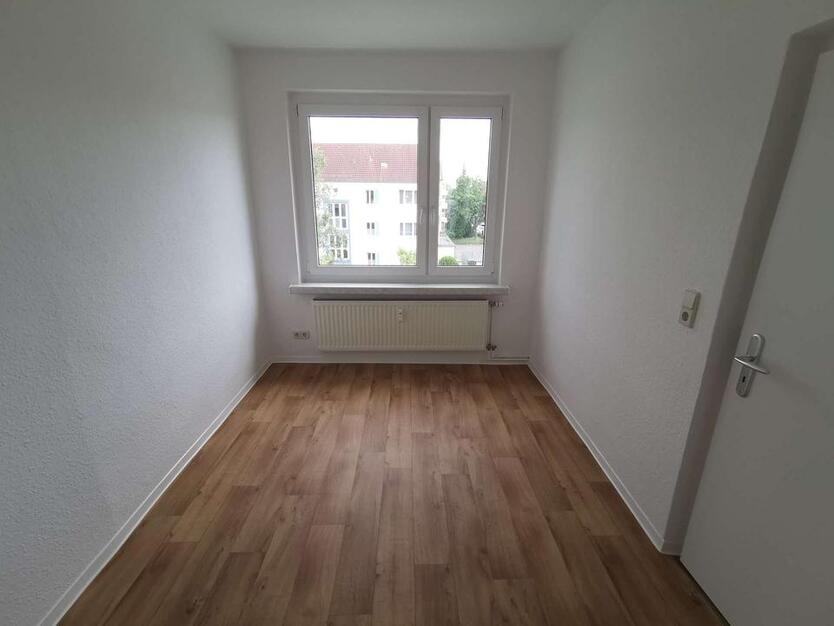 Gerade in Renovierung für Sie - Helle 4-Raum-Wohnung mit Balkon - Stellplatz möglich