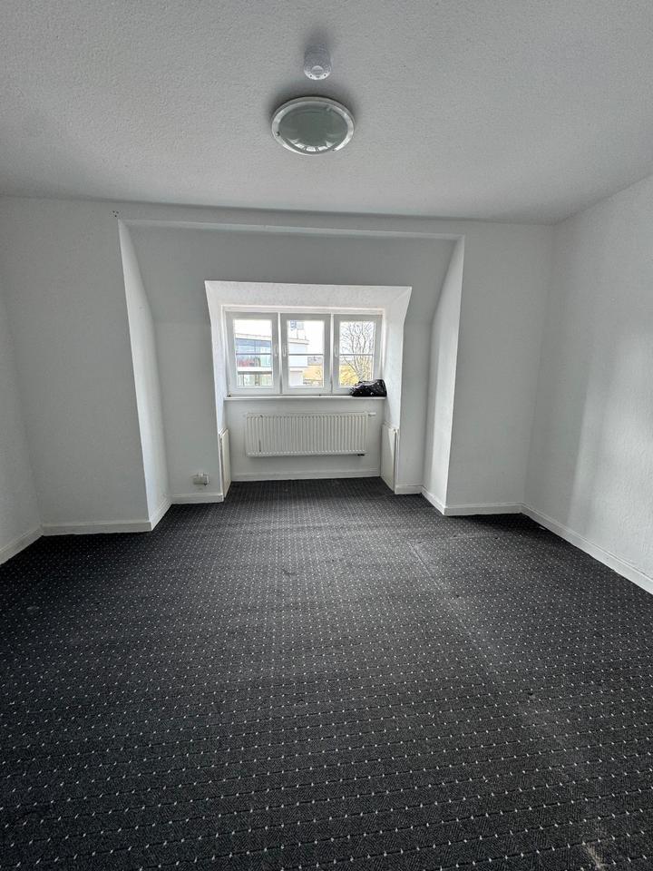 4 Zimmer Küche und Bad zu sofort frei