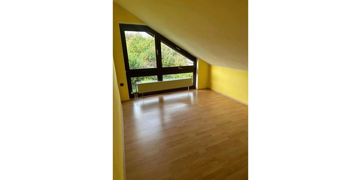 Dachgeschoßwohnung Vellmar - 3 Zimmer, 89 m&sup2;, 1.100&euro; | Angebot:26701993