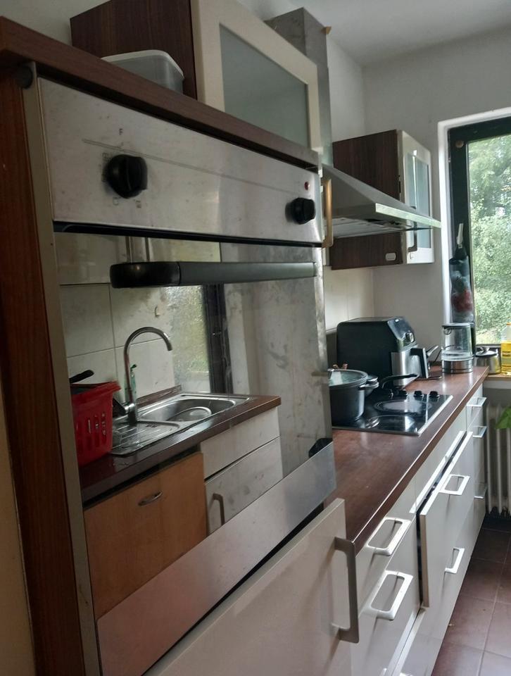 ANSPRECHENDE 3- Zimmer- Wohnung EBK, 2-MAL BALKON, GARAGE