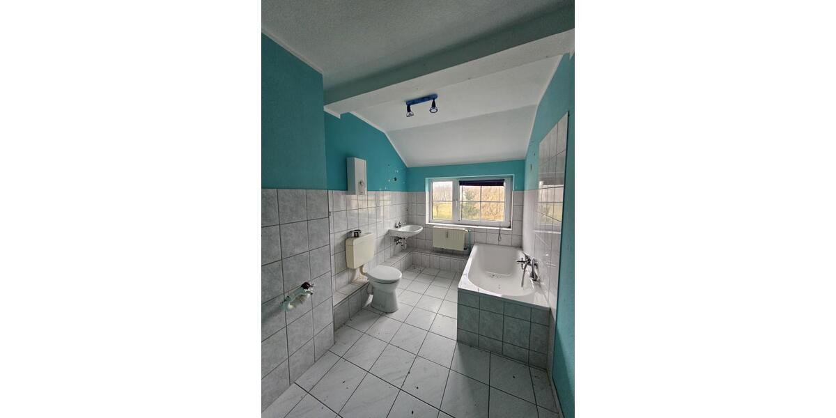 Dachgeschoßwohnung Braunsbedra - 3 Zimmer, 55 m&sup2;, 328&euro; | Angebot:26631490