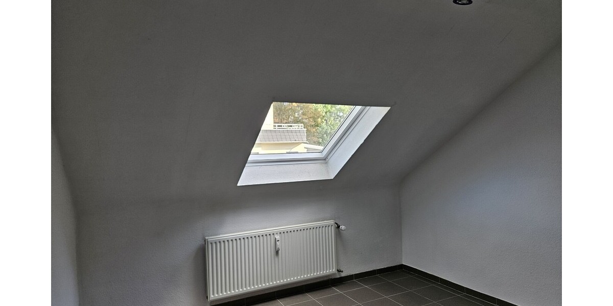 Moderne Dachgeschosswohnung in ruhiger Lage 4 zimmer