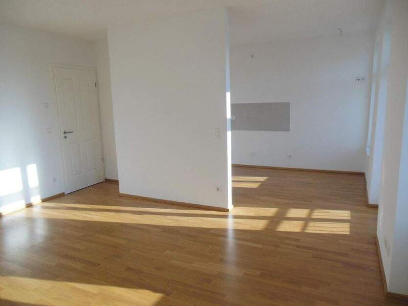 ZentrumOst - Tolle 2-Zi.-Whg., 2 Balkone, ParkettFuBoHeizg. und Lift! 2 zimmer