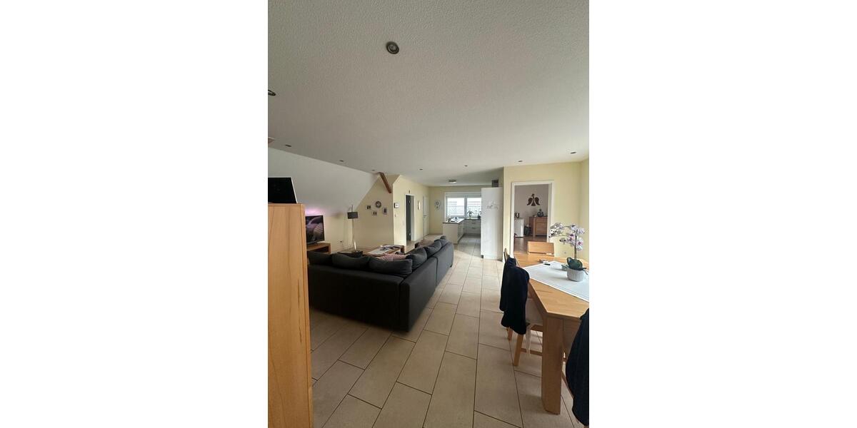 Dachgeschoßwohnung Zell (Mosel) - 6 Zimmer, 120 m&sup2;, 950&euro; | Angebot:26040618