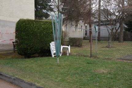 Großzügige DG 2-Zimmer mit Laminat, EBK und Bad mit Dusche in ruhiger Lage! SP mgl. 2 zimmer