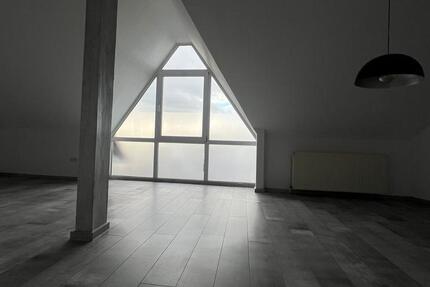 3-Zimmer Dachgeschosswohnung inklusive Einbauküche und Stellplatz 3 zimmer