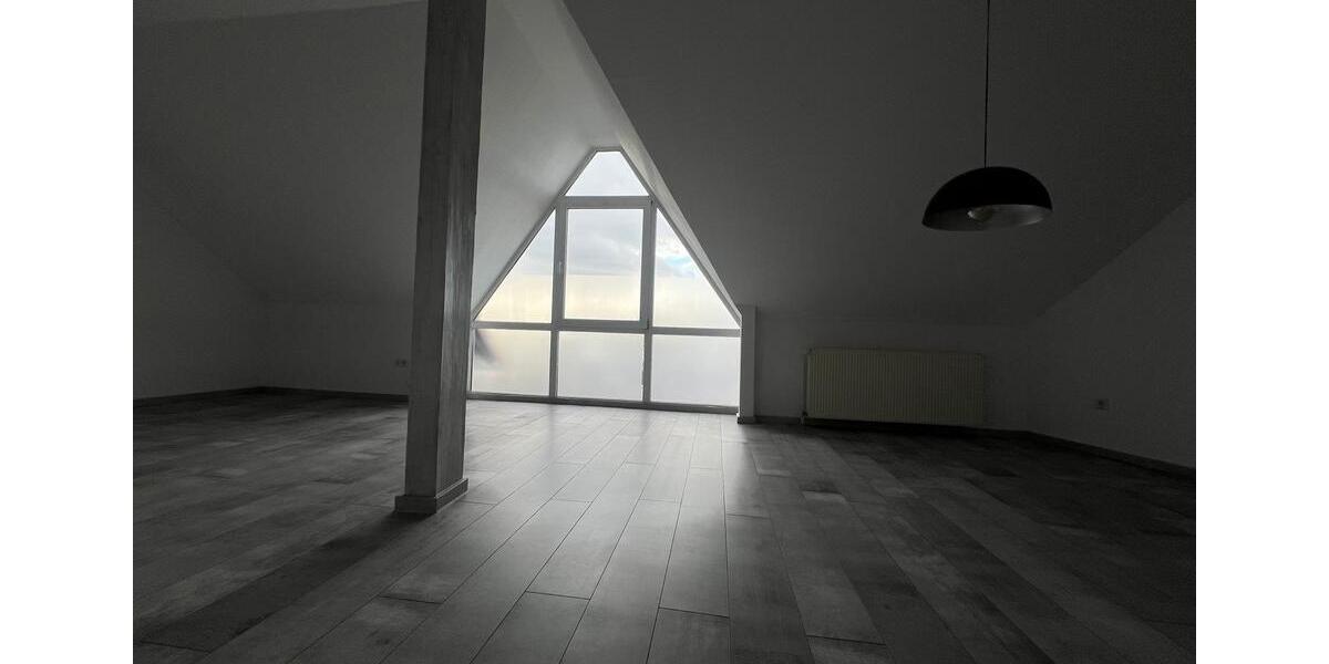 3-Zimmer Dachgeschosswohnung inklusive Einbauküche und Stellplatz 3 zimmer