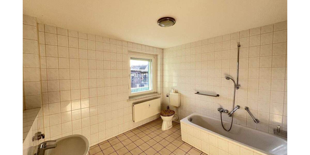 Etagenwohnung Riesa Altriesa - 2 Zimmer, 61 m&sup2;, 425&euro; | Angebot:25800267