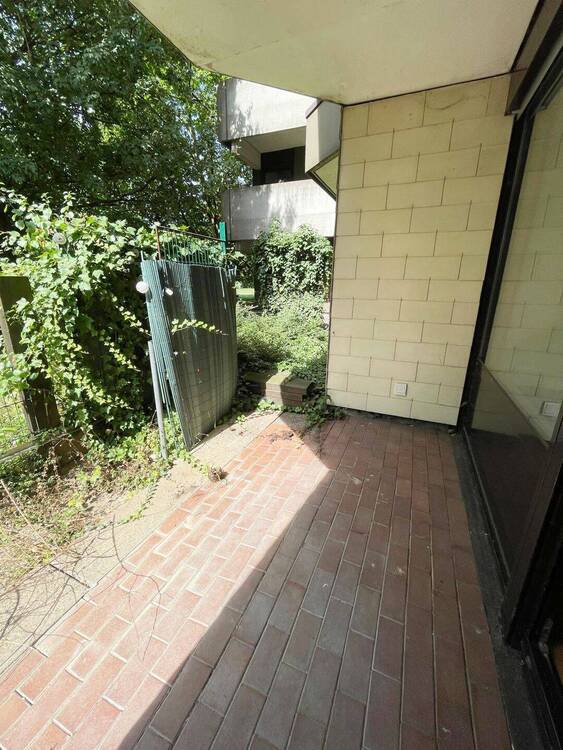 Moderne 2-Zimmer-Wohnung mit Terrasse und Blick ins Grüne, Wannenbad, separate Küche, Abstellraum