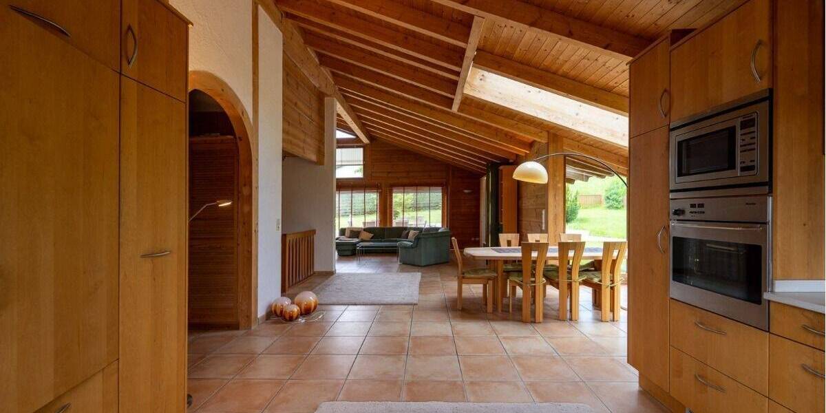 Einfamilienhaus in privilegierter Lage mit weitläufigem Garten und herrlichem Panorama 4 zimmer