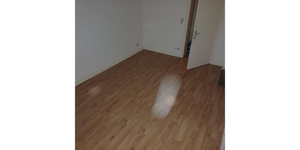 Wg Zimmer mit 2 Mitbewohner 1 zimmer