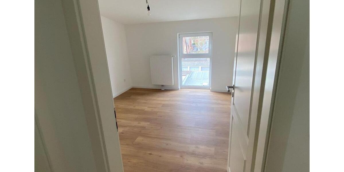 Dachgeschoßwohnung Elmshorn - 4 Zimmer, 120 m&sup2;, 1.350&euro; | Angebot:26296591