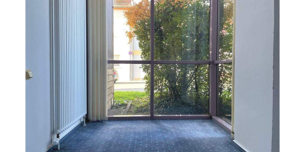 Gewerbe-Bürofläche im EG - Erlichstraße 8 zimmer