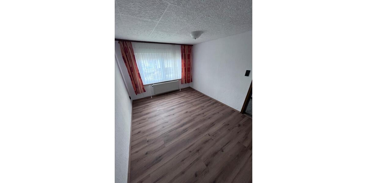 Reihenhaus Delligsen - 7 Zimmer, 195 m&sup2;, 1.050&euro; | Angebot:26225566