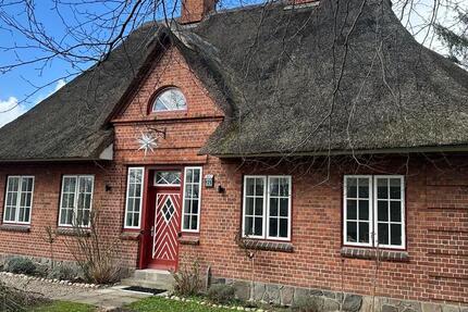 Haus Barkelsby - 7 Zimmer, 215 m&sup2;, 2.150&euro; | Angebot:25976841