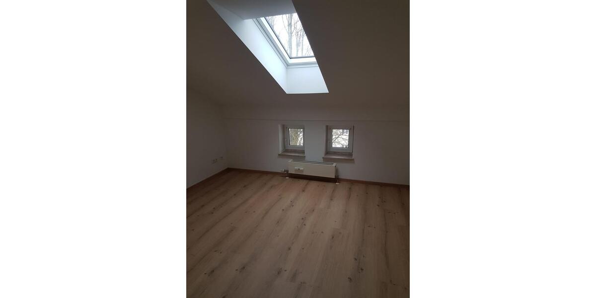 Dachgeschoßwohnung Osterhofen - 3 Zimmer, 72 m&sup2;, 600&euro; | Angebot:24605141