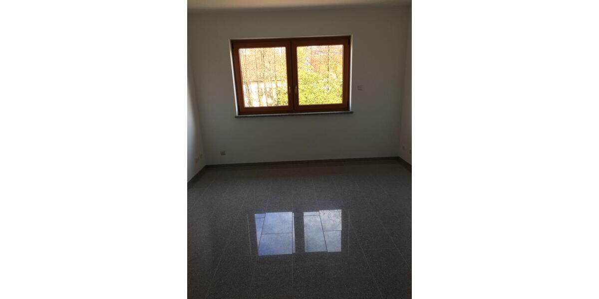 Etagenwohnung Saarbrücken Ensheim - 4 Zimmer, 105 m&sup2;, 850&euro; | Angebot:26225918