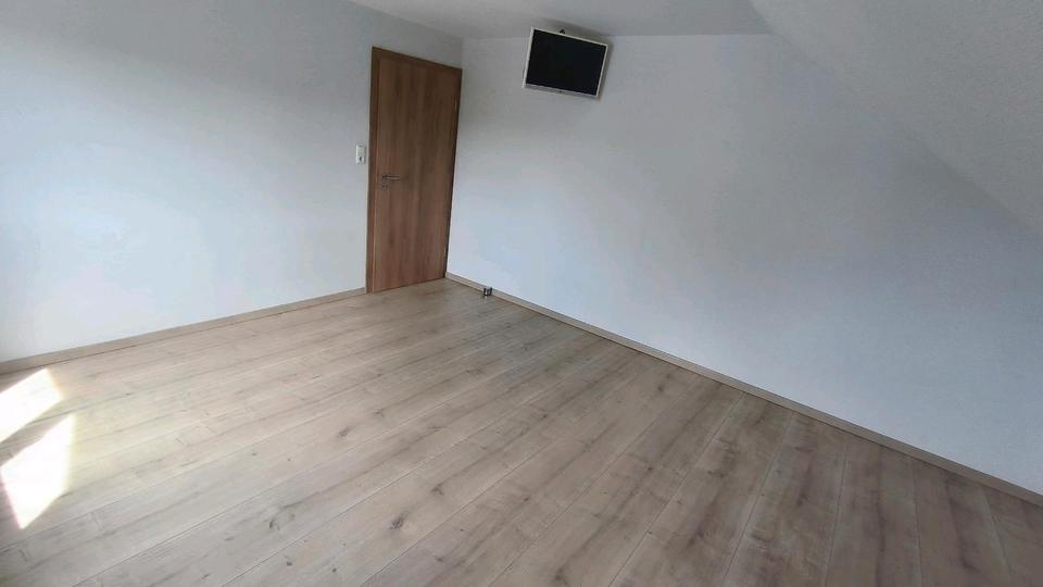 Dachgeschoßwohnung Burglauer - 3 Zimmer, 90 m&sup2;, 650&euro; | Angebot:26327217