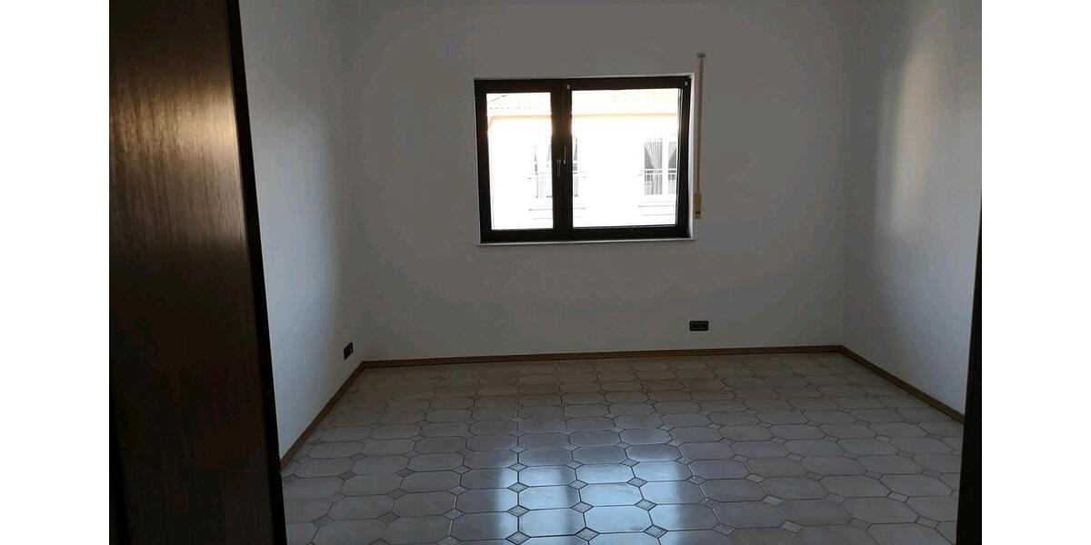 Etagenwohnung Karben - 4 Zimmer, 120 m&sup2;, 1.500&euro; | Angebot:25978636