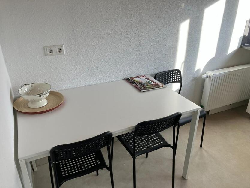 Kornwestheim 3er WG: (Berufseinsteiger&Studenten) zimmer