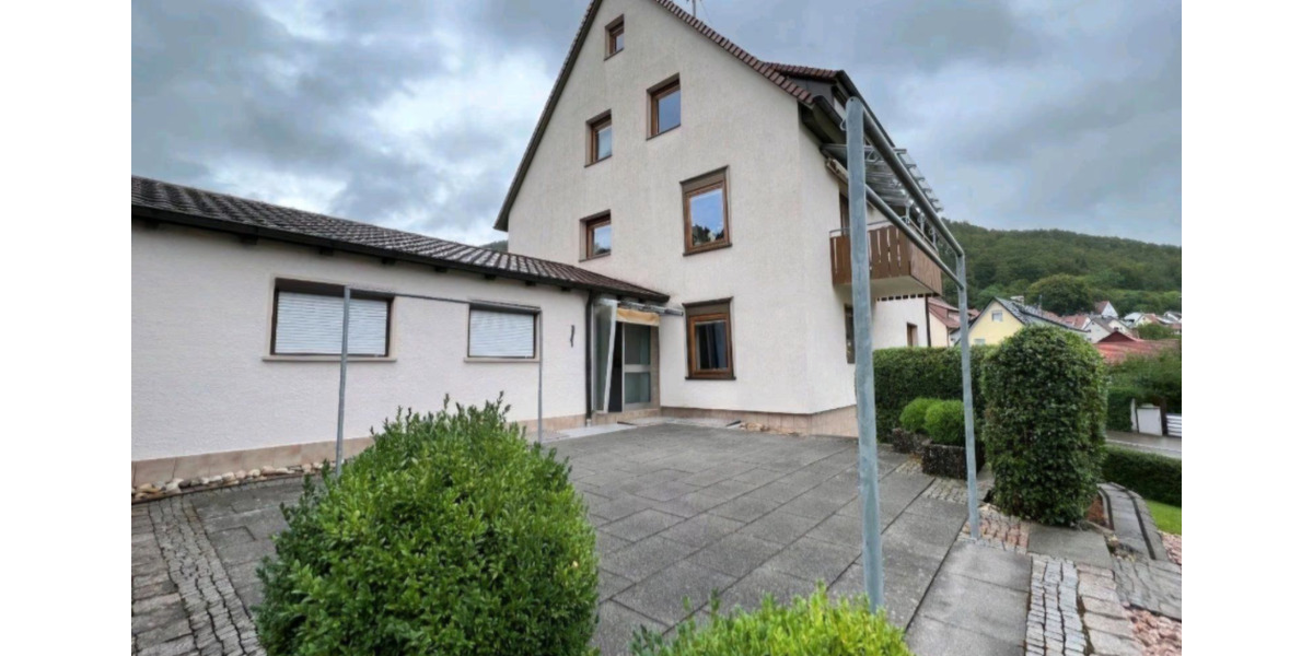 Dachgeschoßwohnung Albstadt - 3 Zimmer, 72 m&sup2;, 700&euro; | Angebot:23183921