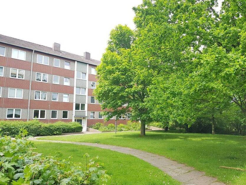 Schöne 4 Raum Wohnung mit Balkon.