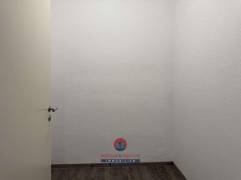 BARRIEREFREIE GROSSZÜGIGE ERDGESCHOSS-ZWEI-ZIMMER-WOHNUNG MIT ZWEI BÄDERN IN ZENTRUMSNÄHE IN DÜLKEN zimmer