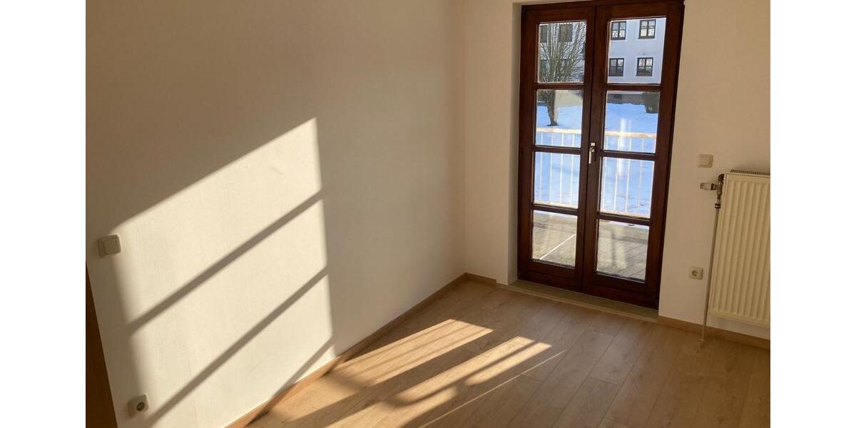 Erdgeschoßwohnung Wiesau Kornthan - 3 Zimmer, 73 m&sup2;, 495&euro; | Angebot:25960438