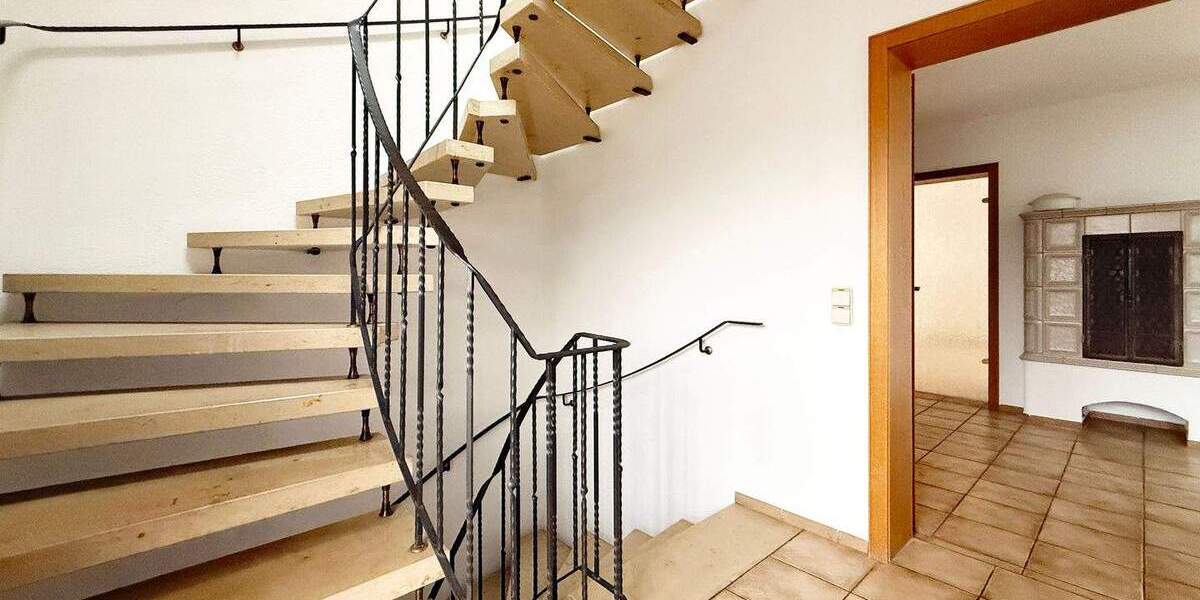 F&D | Gepflegtes Einfamilienhaus mit drei Garagen auf großem Grundstück 5 zimmer