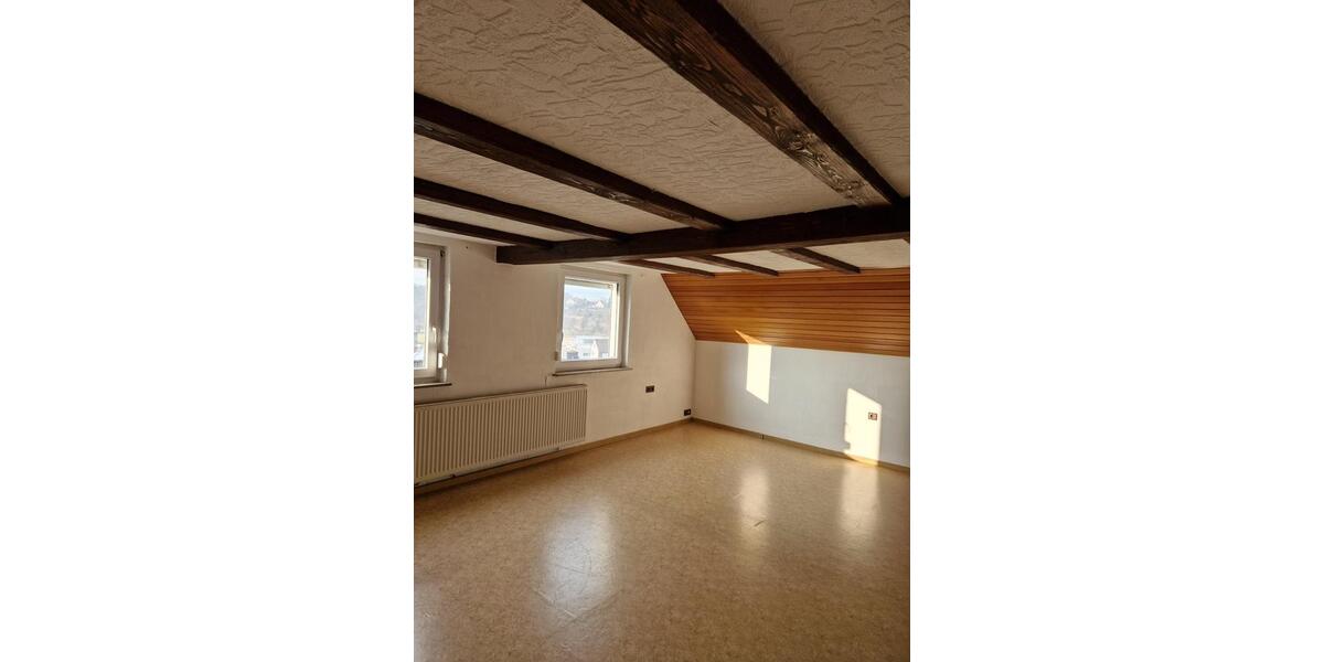 Dachgeschoßwohnung Melsungen - 4 Zimmer, 100 m&sup2;, 650&euro; | Angebot:25932494